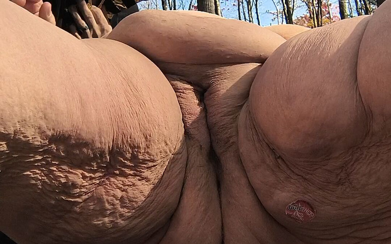 Is She Out of Her Head for Letting a Stranger Masterbate Her Instead? (Davis desires)