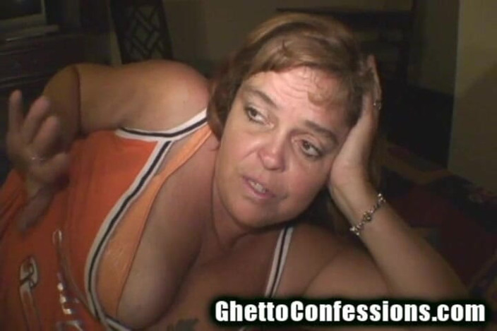 Ghetto Confessions: Stor floppy tuttar hora rövhistorier suger prick sperma på stora...