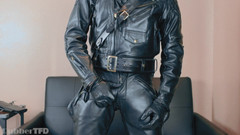 RubberTFD: चमड़े की वर्दी क्लोज अप [वैकल्पिक ले]