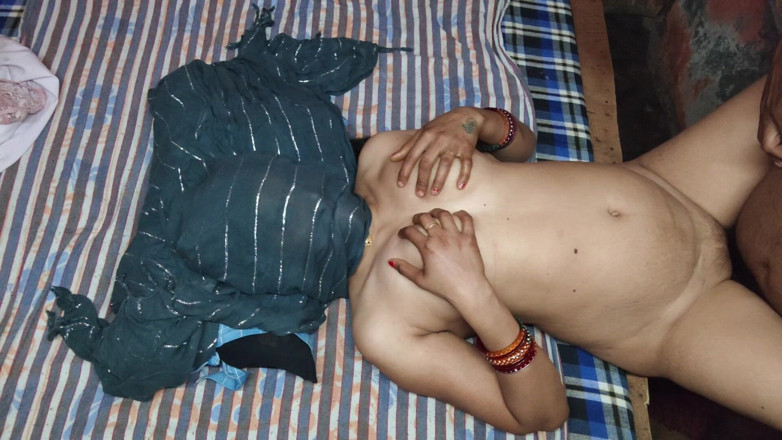 Madhu: Butyfull Big Boobs Queen Madu Deasi Bhabi Ne Apne Badye...