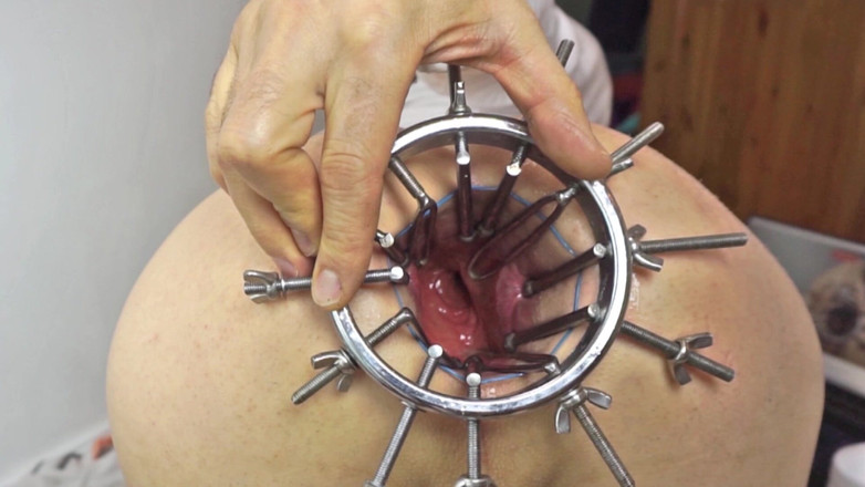 Giantasshole: 私の広げたケツの穴を深く掘り下げてください