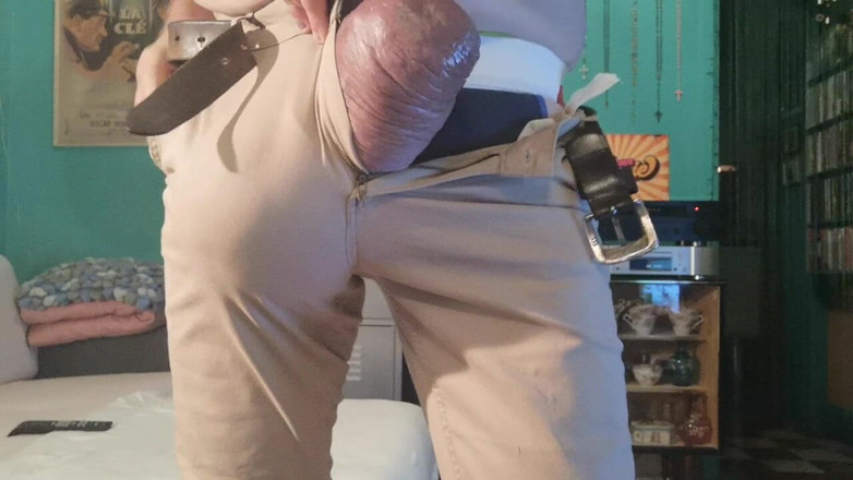 Monster_Meat_: 特大のシリコン入り肉を入れようとしている