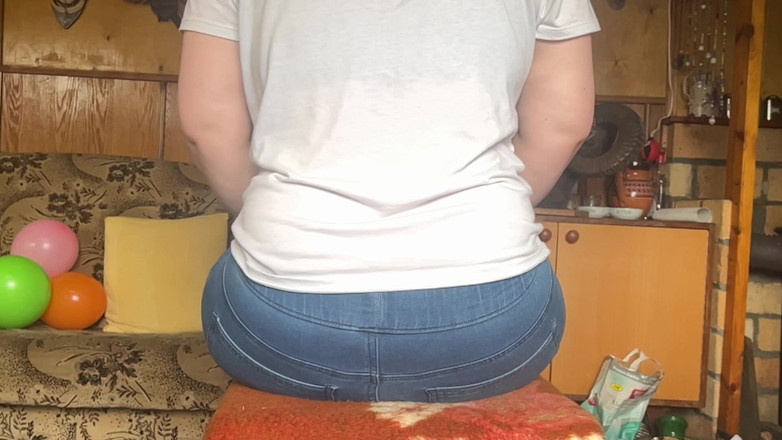 BeachBallsDuo: Bigbootylucy heeft meer dan 20 ballonnen verpletterd in een blauwe spijkerbroek! 2...