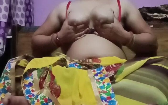 StepSiblingCaught: Une tatie indienne doigte sa chatte rose sexy