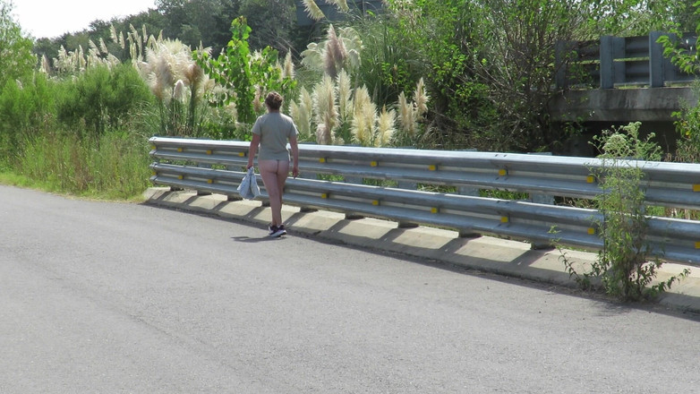 Milfcamsex: Patricia di jambatan melampaui jalan