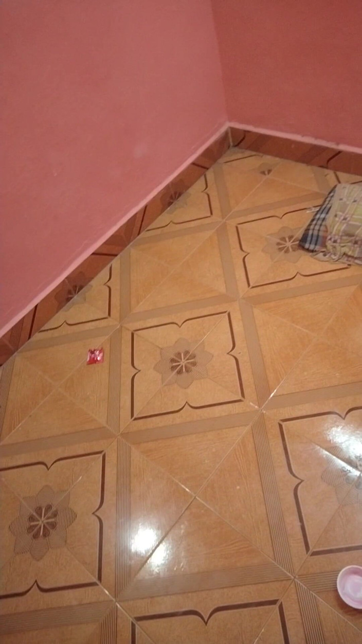 Benita sweety: Condom Insert in Pussy