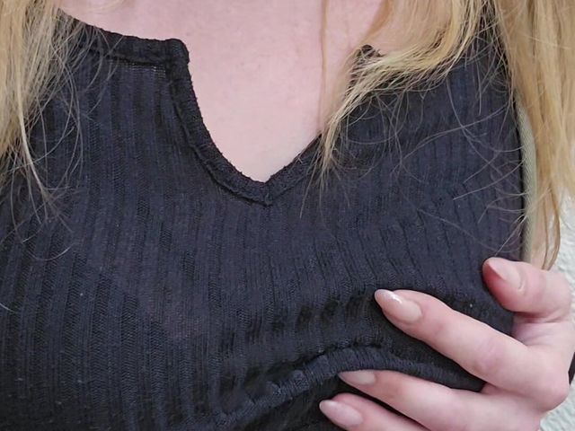 I Pull My Bra up and Show My Tits at Outdoors! (Lina Darling)