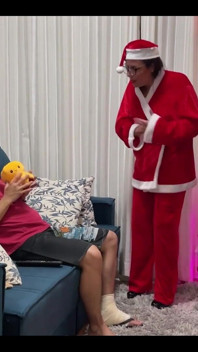 Sapık Noel'de dominatrix ister