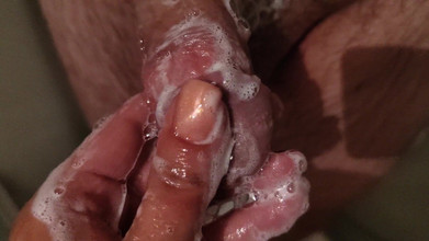 Emma_Alex: Mi hermanastro en mi ducha le dio un poco de...