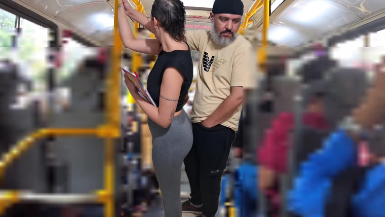 Gabi SweetCouplesStories: Розпусна студентка отримує камшот в автобусі