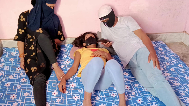 HousewifeGeeta: Virgen follada con hermanastra casada en trío