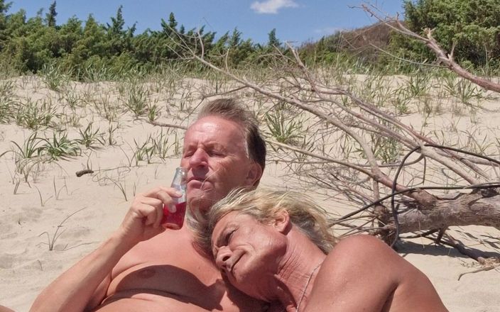 Gigi and David: Strip-tease nudiste sur la plage, émission de sexe gigindave, petite amie...