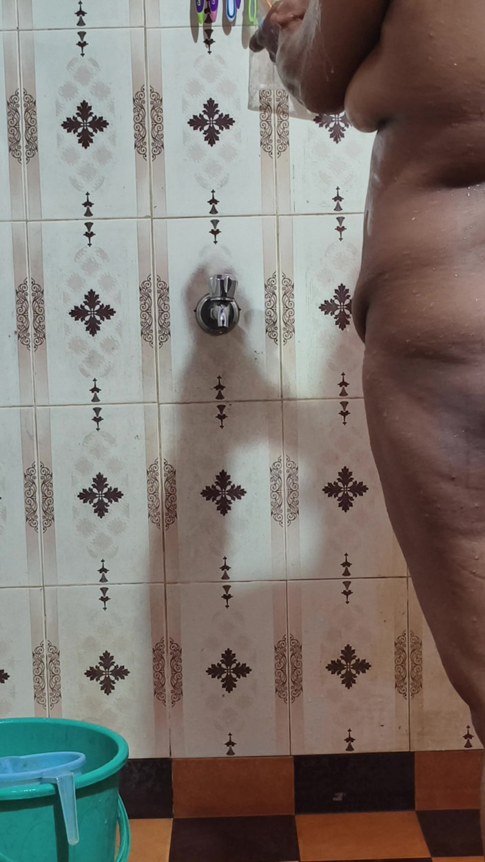 Realmallucouplevlog: 印度喀拉拉邦女孩洗澡，她需要更紧的性爱