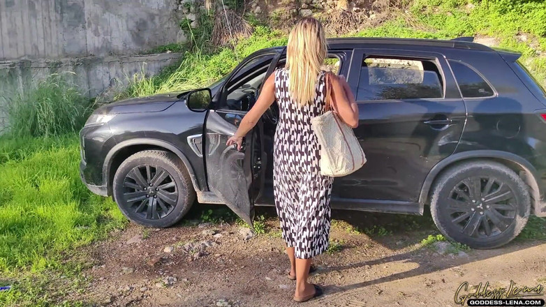 Goddess Lena: Božská nylonová noha v autě. Ultimate Edition