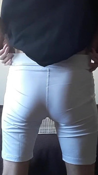Tirando de mis pantalones cortos