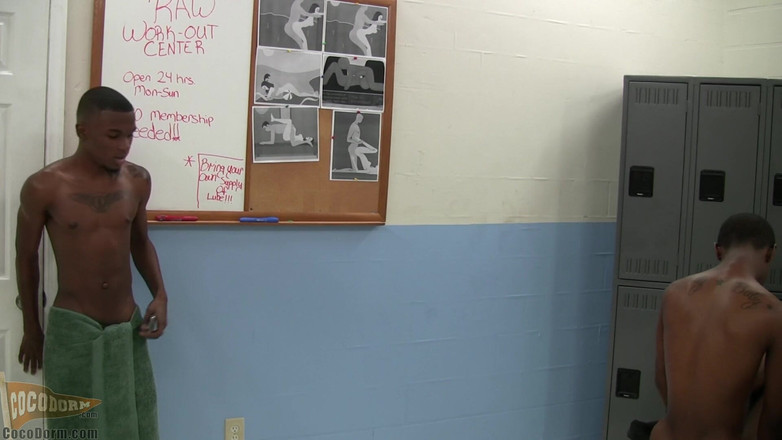 CocoDorm: Tập thể dục thô bạo