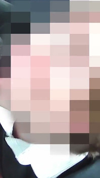 La bionda sissy Seoul in leggings succhia un grande dildo bbc (versione lunga)