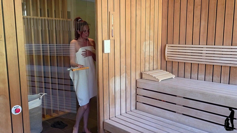 Malou-Nu: Sauna fuck fantazie – Příliš horko na to, abych seděl v...