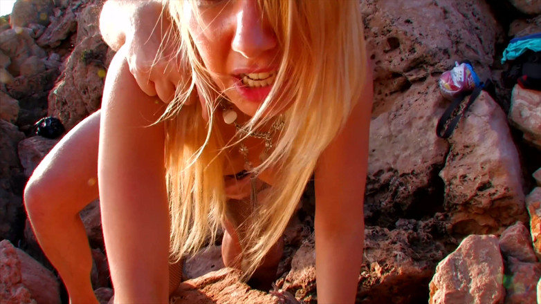 Hot Pornstars: Blonde MILF mit dicken titten hat den perfekten ort für...
