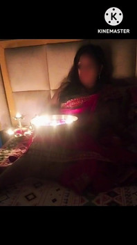 Pankhuri kunal dietro le quinte nella camera d'albergo
