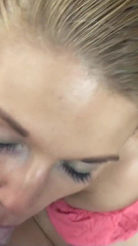 Lina memerlukan krim putih dari ekor