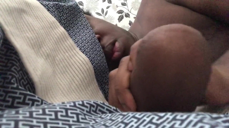 Ebony Amputee: Amputee membelai &amp; menjilati armstump