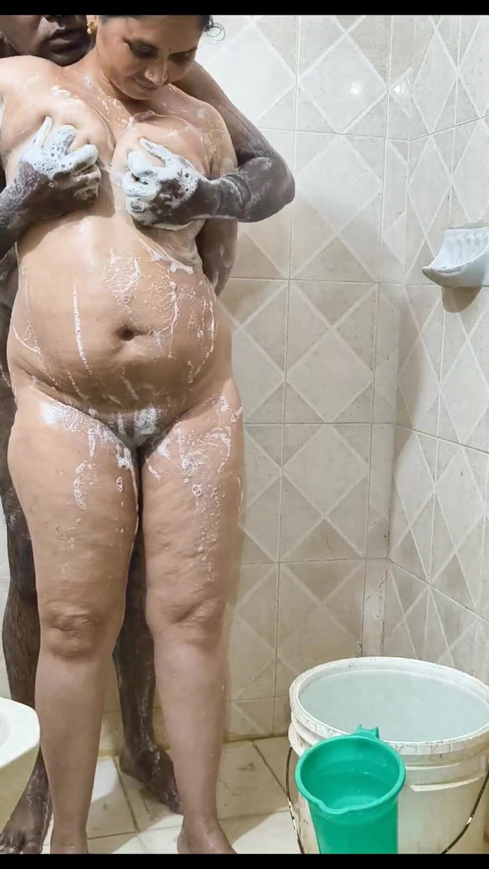 Sexy sindu: Bhabhi Full Nude Bath Sex
