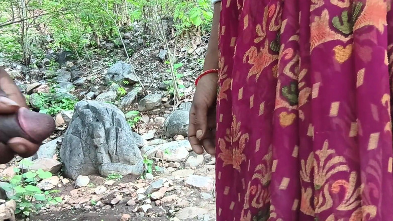 Poonambhabhi village: हॉट बीबी जंग्ल फेसिंग वीडियो।