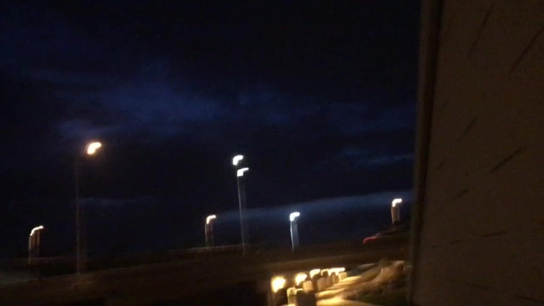 Big Dick: Nuda sotto il ponte di notte - Un grosso cazzo fuori