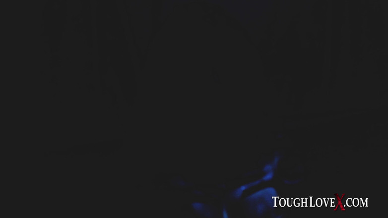 ToughLoveX: TOUGHLOVEX, Kayley Gunner will nur gefickt werden