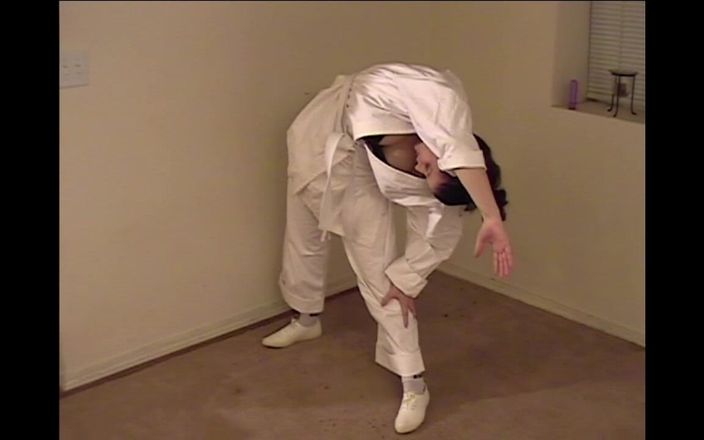 Blake blaze studios: Skys karate cvičení se promění v striptýz a šuká vibrátor