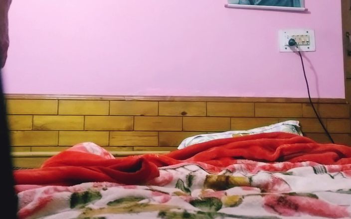 Bolly Karma: Une MILF dévergondée se fait baiser