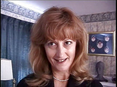 Dark Dungeon Secrets: Sexy madura con un buen rack en acción bdsm