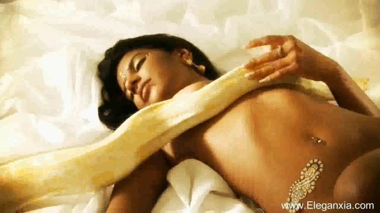 Eleganxia: Sexy Indian shows off her perfect natural body