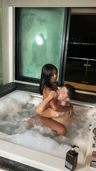 Sex în jacuzzi cu japonez