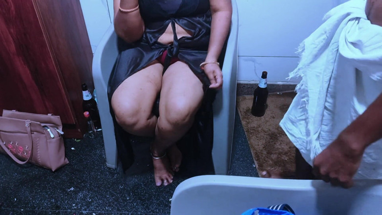 Tamil lesbian: 拍摄后随意谈论色情视频