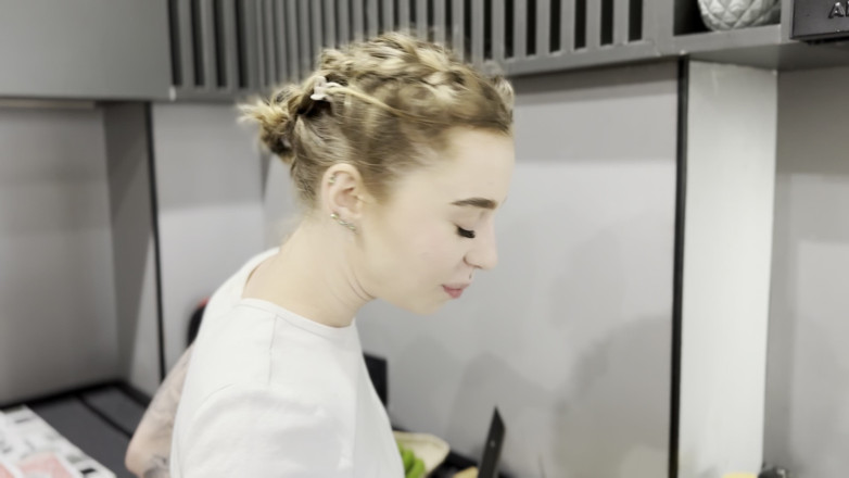 Zxlecya: POV Sloppy Blowjob and Juicy Kitchen Fuck