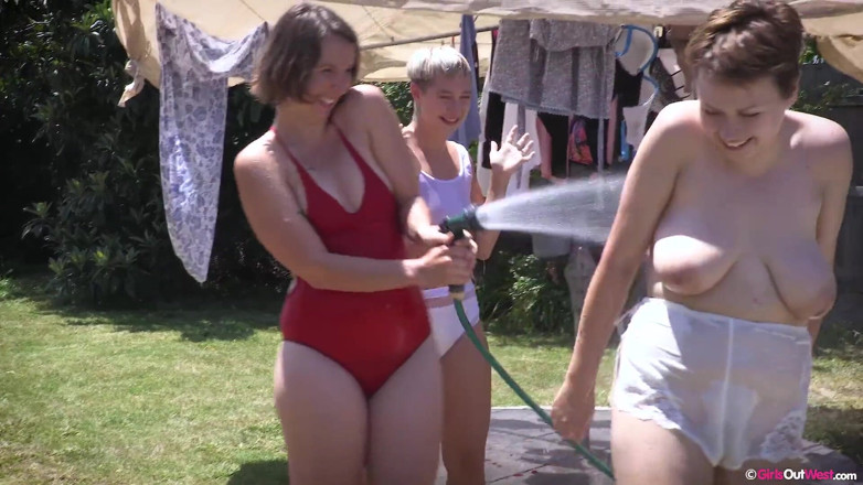 Girls Out West: Три лесбіянки з волохатими пиздами насолоджуються кунілінгусом і анальним риммінгом