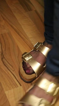 Silonky & Úzké džíny - Visící v klasických sandálech