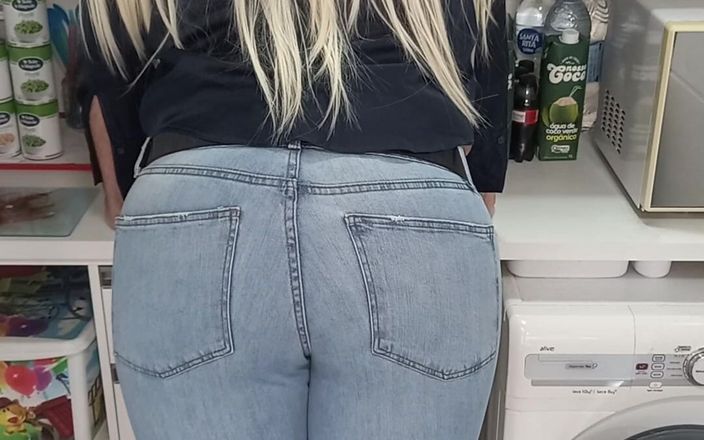 Sexy ass CDzinhafx: Sexy Ass in Mini Skirt