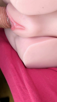 Seks threesome bareng cewek gotik dan tantaly sexdoll - siapa yang lebih enak?