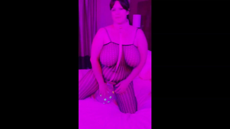 PornoJuice: Nana Bee plays footsies