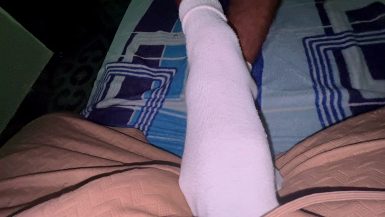 Mr Feet Colombia: Brunette Vergon Jerks off Her Neighbor with White Socks on