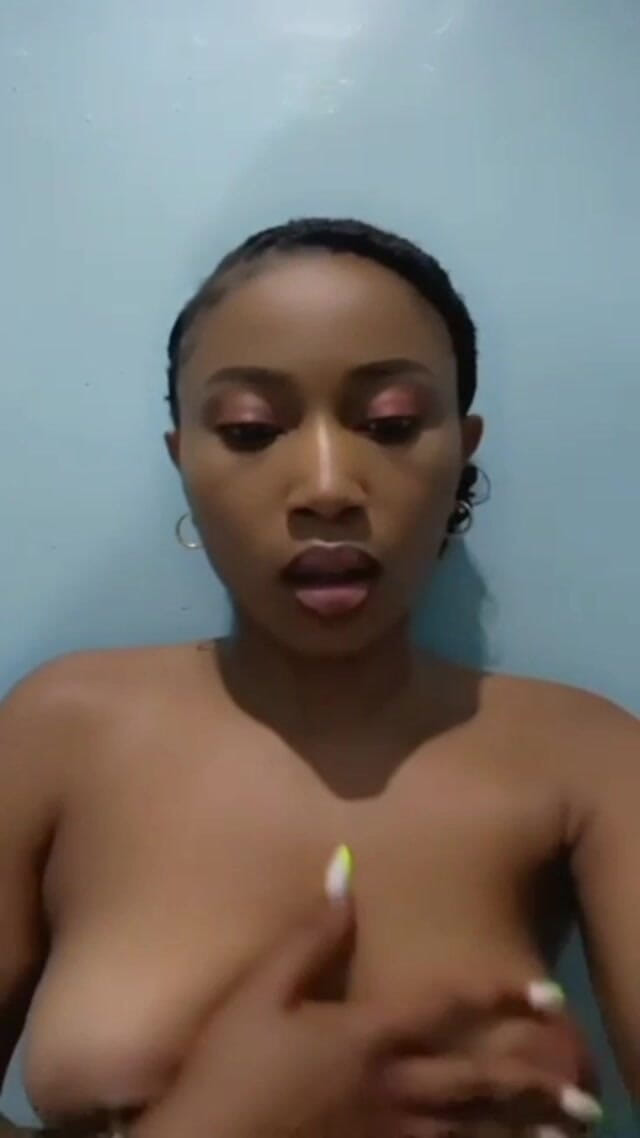 Bad boy studio: Watery Slay Queen se masturbando exposta