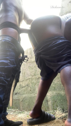 Dickass3x: Die dikke kont beuken in een oncompletbaar gebouw terwijl hij...