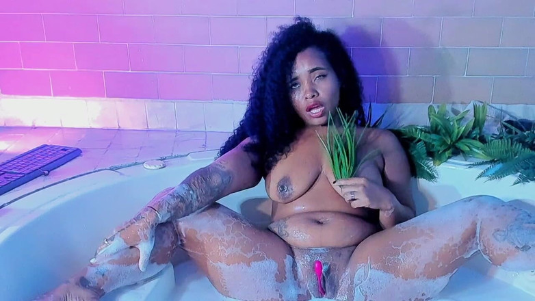 Miss ivy studio: Esfregando grama no meu corpo nu