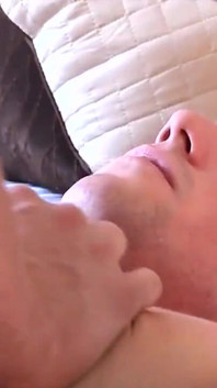 Jeff Niels probiert Jarrod Spears dicken schwanz in einem Flip-fick
