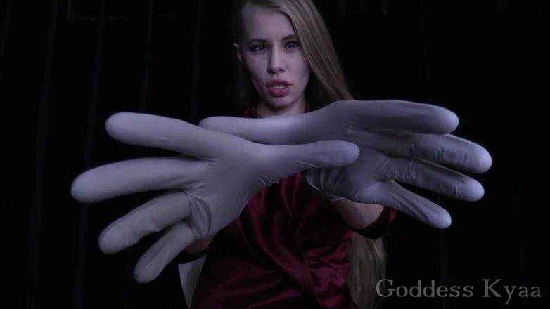 Kyaa Chimera: Medizinischer Handschuhfetisch