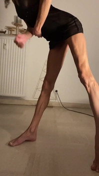 踊る