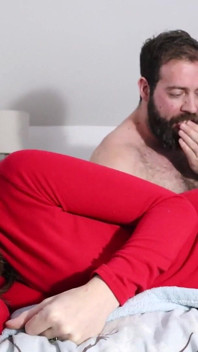 Ayah mertua fingering dan crot di toketnya